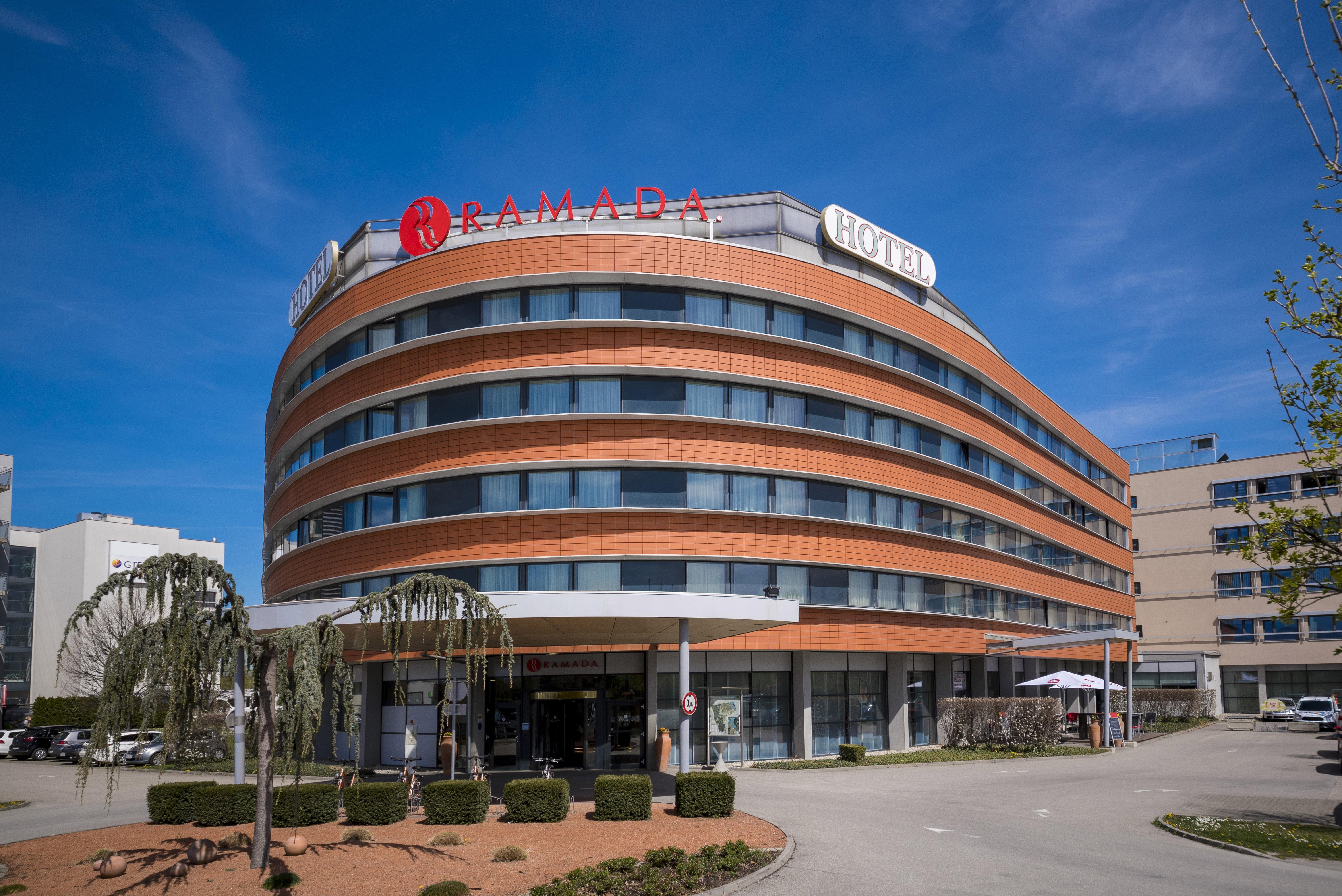 Hotel Ramada Graz Unterpremstaetten Exterior photo